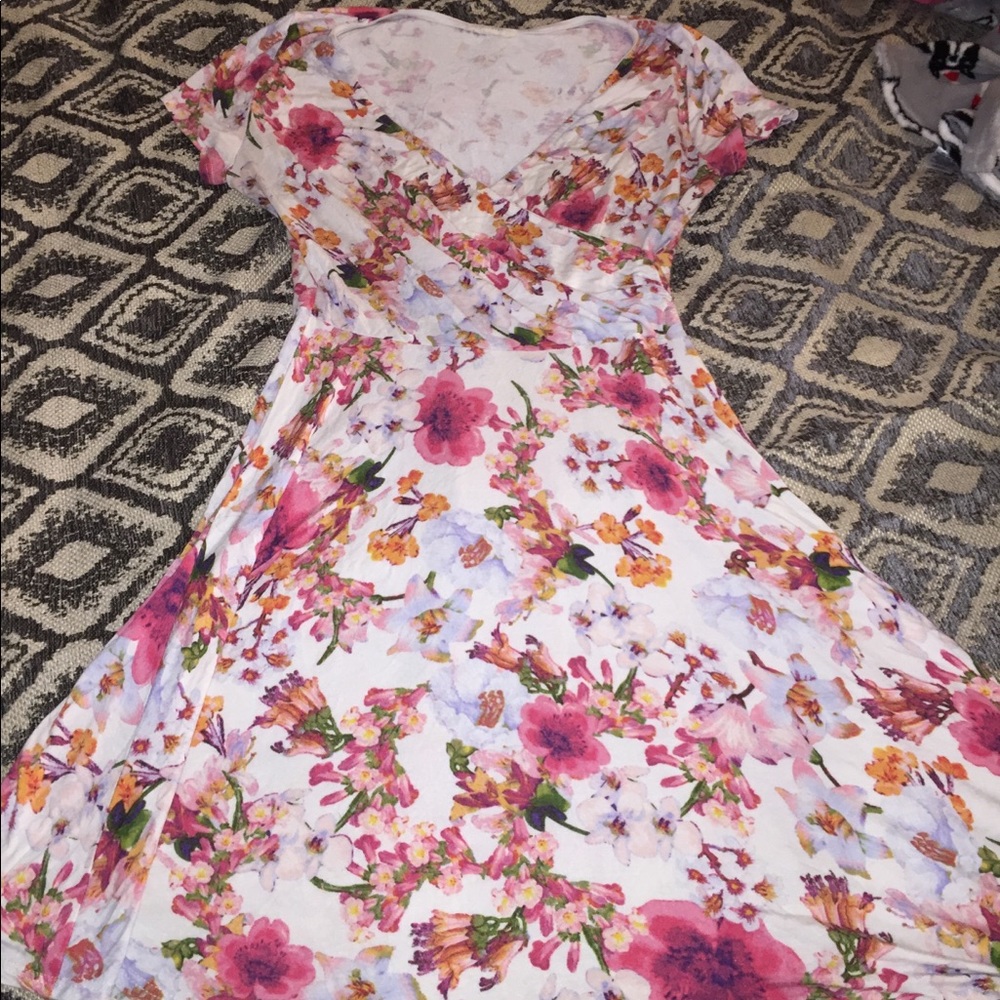 Dress, flowy, flowery, stretchy